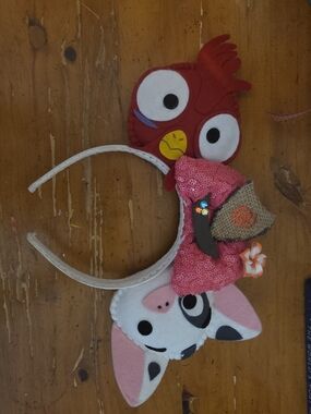 Hei Hei and Pua Ears